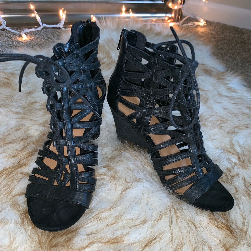 Nine West black wedges